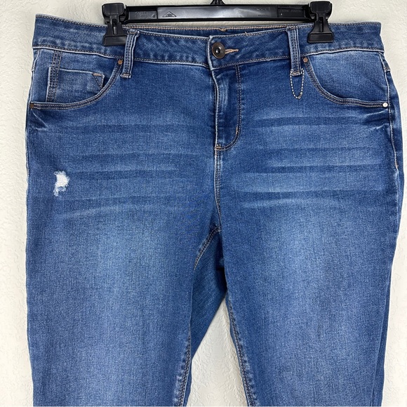 Natural Reflections, Size 14 Fray Hem Crop Destroyed Jeans Hi-Rise - Picture 10 of 14